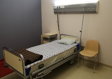 Pracodawca pozostawił na przystanku chorą Ukrainkę. Jest akt oskarżenia