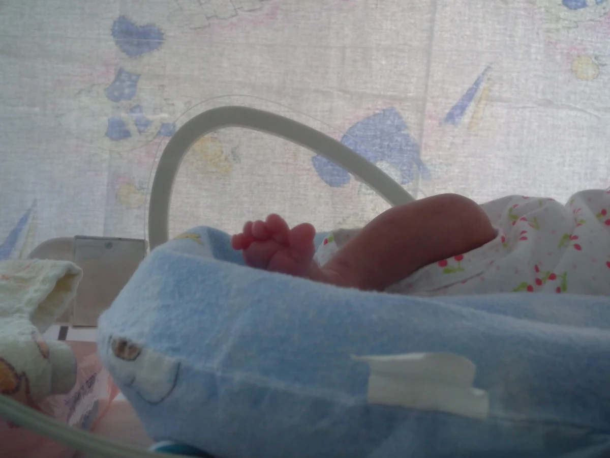 Dwa promile alkoholu we krwi miało dziecko, który przyszło na świat w szpitalu w Krapkowicach (woj. opolskie). Jego matka w chwili porodu miała we krwi jeden promil alkoholu. Szpital zapowiada zgłoszenie sprawy do prokuratury.