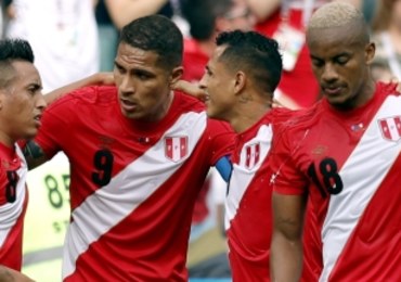 Honorowe pożegnanie "Inków". Peru pokonuje Australię