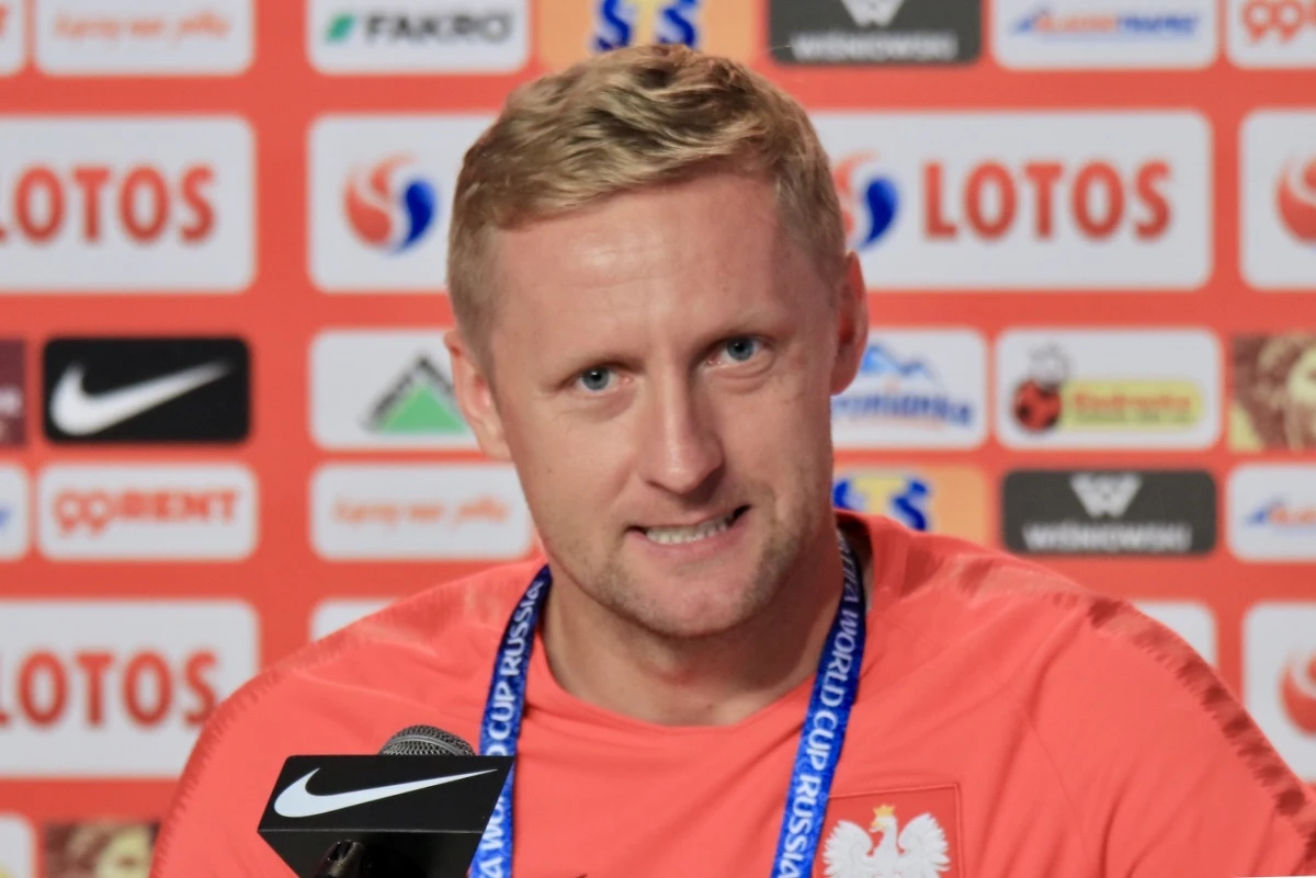 Kamil Glik przyznał, że reprezentacja Polski jest jak dotychczas jedną z najgorszych drużyn na mistrzostwach świata w Rosji. W czwartek biało-czerwoni zagrają w Wołgogradzie z Japonią w ostatnim meczu grupy H, a dzień później wrócą do kraju. "Do tej pory byliśmy jedną z najgorszych drużyn na tym mundialu, jeśli nie najgorszą. Trzeba sobie powiedzieć o tym otwarcie. W Rosji grała inna drużyna niż na Euro 2016. Doszło do kilku zmian personalnych i taktycznych. To nie była drużyna, w której zakochaliśmy się we Francji" - przyznał Glik.