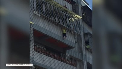 4-latek zwisał z balkonu. Zginąłby, gdyby nie ugrzęzła mu głowa