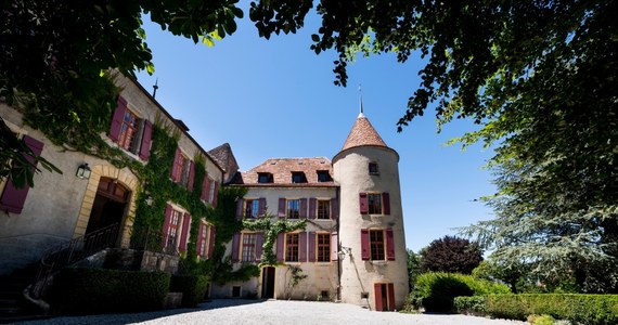 Jutro w kantonie Vaud w Szwajcarii zostanie wystawiony na sprzedaż XIV-wieczny zamek. Kilka lat temu Château de Bavois trafił już na rynek nieruchomości. Wtedy nie udało się znaleźć chętnego na wyłożenie 18 milionów franków (ponad 67,5 mln zł).