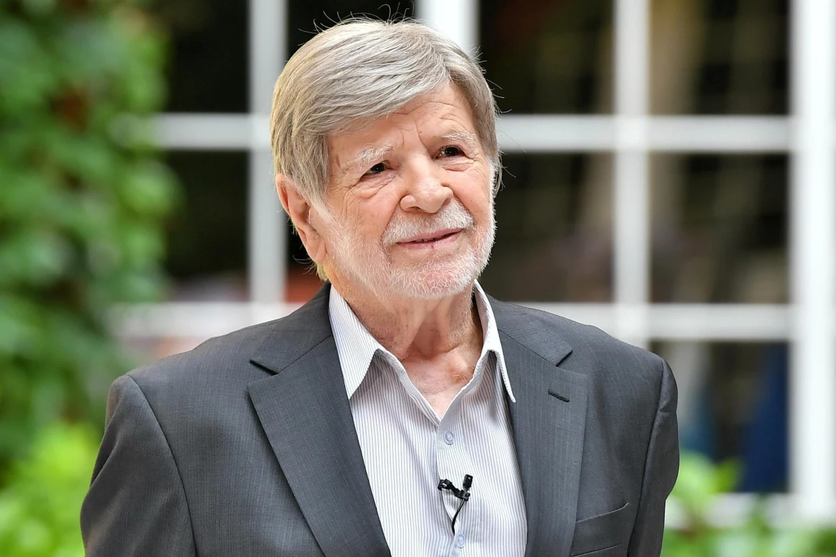 Rano do Sejmu wpłynął nowy projekt ustawy o Instytucie Pamięci Narodowej. Rząd chce, by w noweli ustawy odejść od przepisów karnych, które groziły m.in. więzieniem za przypisywanie Polakom odpowiedzialności za zbrodnie nazistowskich Niemiec. Zdaniem Szewacha Weissa, z którym rozmawiał dziennikarz RMF FM Tomasz Skory, uchylanych przez Sejm przepisów karnych i tak nie dałoby się egzekwować.