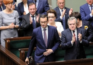 Gorąco w Sejmie. Winnicki zablokował mównicę, Sejm ekspresowo przyjął zmiany w ustawie o IPN