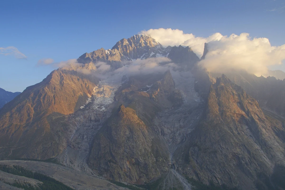 Około 40-letnia Polka zginęła w czasie wspinaczki na najwyższy alpejski szczyt Mont Blanc. Poinformowała o tym francuska żandarmeria wysokogórska. 