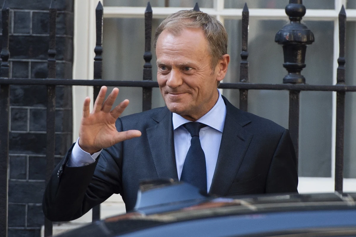 Donald Tusk "dobija" projekt obowiązkowej relokacji uchodźców. Jak donosi dziennikarka RMF FM Katarzyna Szymańska-Borginon, szef Rady Europejskiej ani słowem nie wspomina o tym projekcie, lansowanym przez Komisję Europejską od 2015 roku w swoim liście, który wysłał przed jutrzejszym szczytem UE - do unijnych przywódców. A problem migracji ma być głównym tematem jutrzejszego szczytu. 