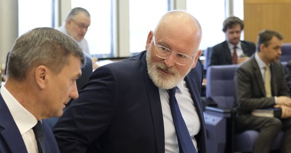 Wiceszef Komisji Europejskiej Frans Timmermans dostał w środę od kolegium komisarzy mandat do wszczęcia procedury o naruszenie prawa UE wobec Polski w tych sprawach, które uzna za stosowne - podało PAP źródło unijne. Według rozmówcy PAP, będzie to oznaczało, że w najbliższym czasie Komisja rozpocznie procedurę dotyczącą ustawy o Sądzie Najwyższym.