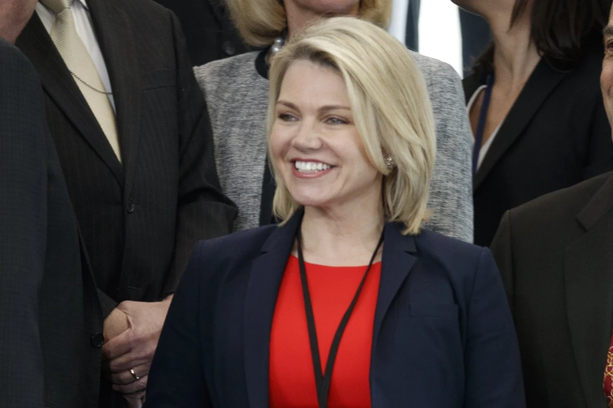 ​Rzeczniczka Departamentu Stanu Heather Nauert w oświadczeniu wydanym w środę z zadowoleniem "powitała przyjęcie poprawek do ustawy o działalności IPN". "Nowelizacja ustawy potwierdza przywiązanie Polski do swobody dyskusji i wolności słowa" - stwierdziła. "Holokaust i nazistowskie zbrodnie były niewysłowioną tragedią w historii Polski i ludzkości" - czytamy w oświadczeniu amerykańskiego ministerstwa spraw zagranicznych wydanym w środę wieczór (w czwartek nad ranem czasu polskiego).
