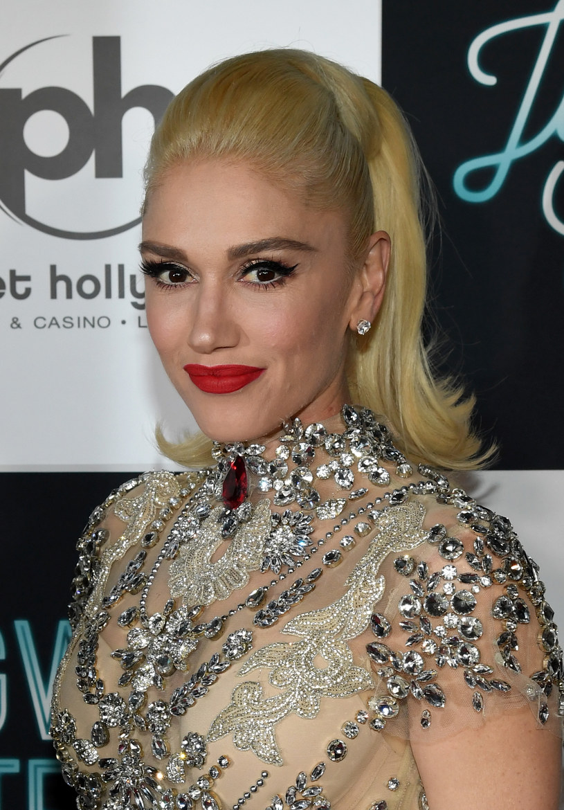 Gwen Stefani musiała uporać się z problemem z kostiumem podczas pierwszego koncertu otwierającego jej rezydenturę w Las Vegas, w środę, 27 czerwca.