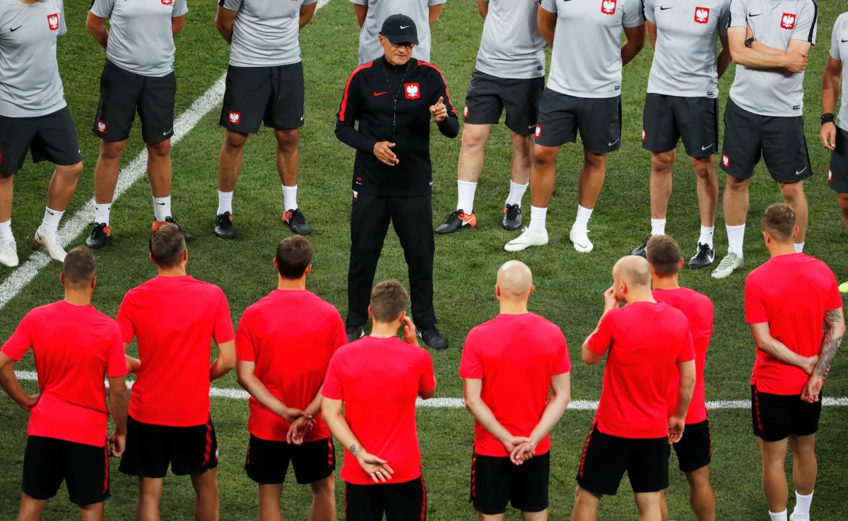 Adam Nawałka ogłosił wyjściową jedenastkę na mecz Japonia - Polska. Selekcjoner dokonał kilku zmian w porównaniu do spotkania z Kolumbią. Biało-czerwoni stracili już szanse na awans do 1/8 finału mundialu.Początek spotkania w Wołgogradzie o 16.