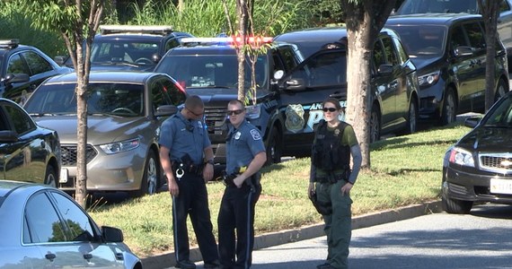 Policja zidentyfikowała zabójcę pięciu osób w redakcji "Capital Gazette" w Annapolis, stolicy stanu Maryland. Według agencji Reuters to Jarrod Ramos z miasta Laurel w Maryland. "To był zaplanowany atak" - poinformował szef miejscowej policji Bill Krampf.