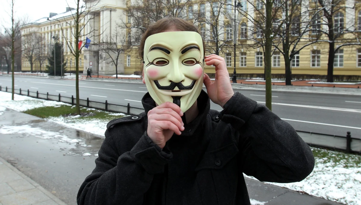 ​Czy czeka nas koniec internetu, jaki do tej pory znaliśmy? Na początku lipca w Parlamencie Europejskim odbędzie się głosowanie dotyczące dyrektywy unijnej dotyczącej praw autorskich na jednolitym rynku cyfrowym. Tzw. artykuły 11 i 13 przewidują regulacje, które drastycznie mogą zmienić nasze funkcjonowanie w sieci. "Te regulacje zniszczą internet" - mówi europosłanka Zielonych Julia Reda.