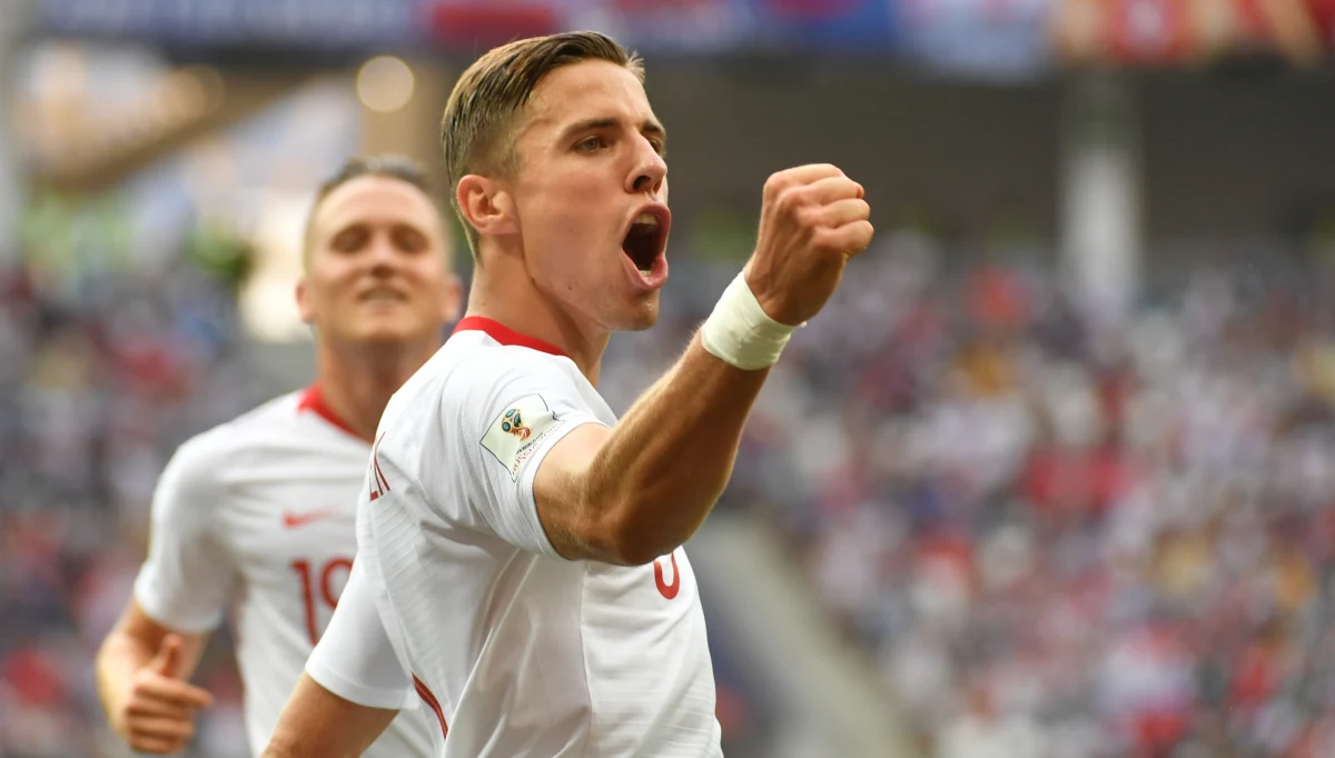 Piłkarze reprezentacji Polski odlecieli z Soczi do Warszawy, gdzie spodziewani są o godz. 15:05. Pod hotelem w Soczi, w którym mieszkali mistrzostw świata, nie było kibiców. Selekcjoner Adam Nawałka pomachał tylko na pożegnanie grupie dziennikarzy. 