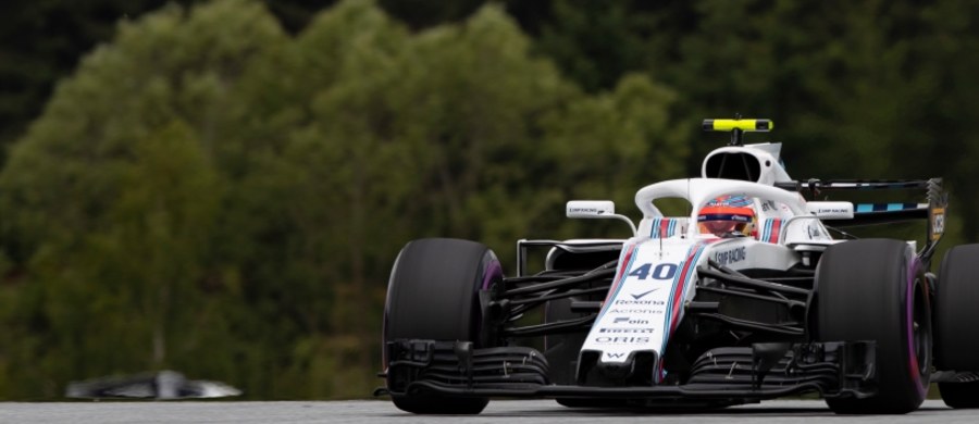 Robert Kubica (Williams-Mercedes) uzyskał najgorszy czas okrążenia spośród wszystkich kierowców startujących w pierwszym piątkowym treningu przed Grand Prix Austrii, dziewiątą rundą mistrzostw świata Formuły 1. Polak pokonał 38 okrążeń, a najszybsze z nich przejechał w 1.07,424. To wynik o ponad 2,5 s słabszy od czasu najszybszego Brytyjczyka Lewis Hamiltona (Mercedes GP). 