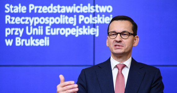 Zapis o jednomyślnym przyjmowaniu reformy prawa azylowego umacnia naszą pozycję negocjacyjną; stanowisko Polski ws. relokacji uchodźców jest od teraz stanowiskiem unijnym - powiedział w piątek w Brukseli po zakończeniu szczytu UE premier Mateusz Morawiecki.