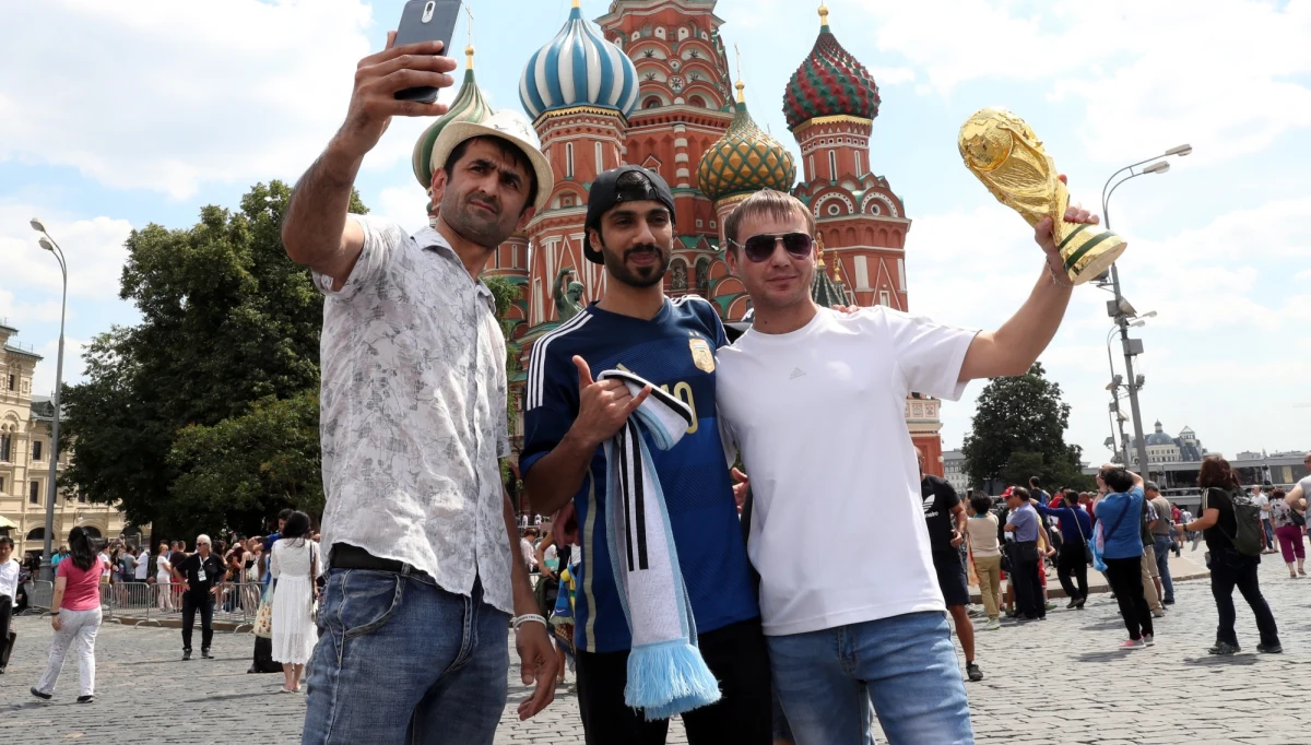 Na minionych 48 meczów fazy grupowej piłkarskich mistrzostw świata sprzedano ponad 2,6 mln biletów i wydano kibicom 1,5 mln dokumentów Fan ID - poinformował dyrektor komitetu organizacyjnego mundiali Aleksiej Sorokin. 