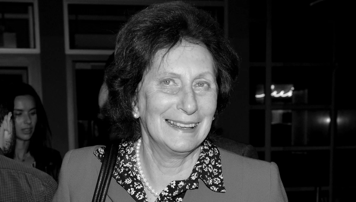 ​Flaga olimpijska w siedzibie Międzynarodowego Komitetu Olimpijskiego w szwajcarskiej Lozannie zostanie obniżona na trzy dni. "Cała rodzina olimpijska jest w głębokim smutku" - mówi prezes MKOl Thomas Bach. "Będzie nam Pani brakowało" - zgodnie twierdzą wybitni polscy sportowcy: Anita Włodarczyk, Justyna Kowalczyk i Adam Małysz. Irena Szewińska zmarła w piątek w wieku 72 lat.