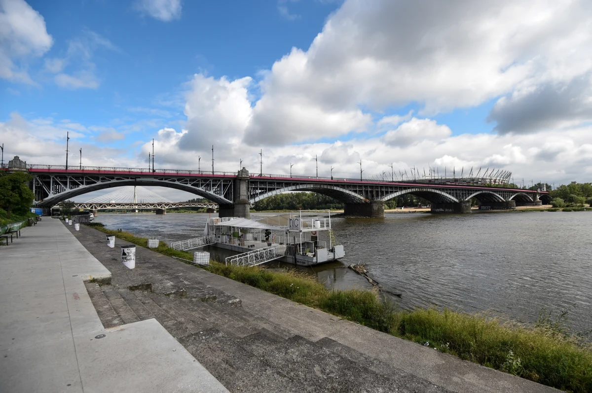 W niedzielę w Warszawie będą realizowane zdjęcia do filmu "Kurier" w reżyserii Władysława Pasikowskiego, opowiadającego o Janie Nowaku-Jeziorańskim. W związku z pracą filmowców na kilkanaście godzin zostanie wyłączony z ruchu Most Poniatowskiego.