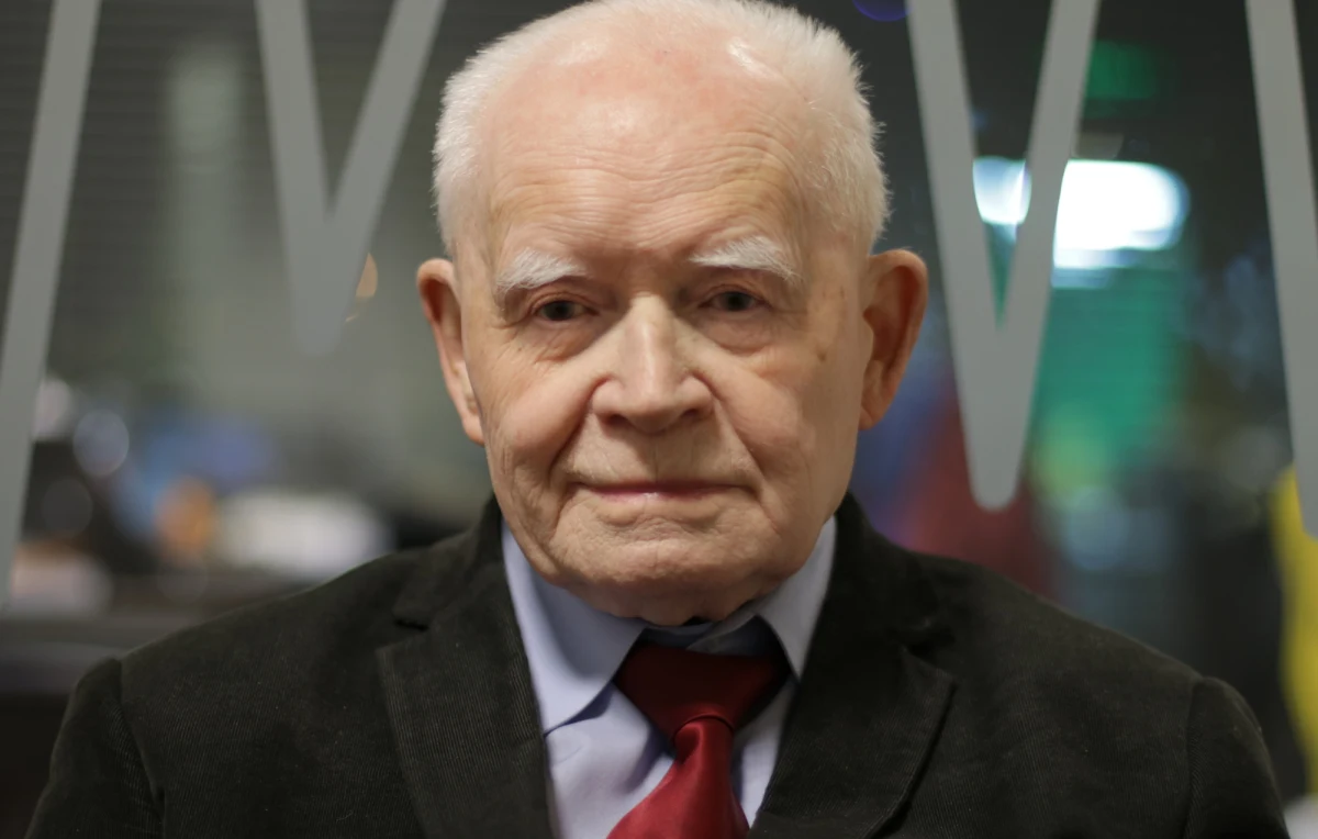 „Nic wykluczone na tym świecie nie jest, natomiast nie bardzo sobie wyobrażam, kto mógłby być tym drugim” –  tak Adam Strzembosz odpowiedział w Rozmowie w samo południe w RMF FM na pytanie, czy w Polsce po rozpoczęciu obowiązywania ustawy o Sądzie Najwyższym będziemy mieli dwóch Pierwszych Prezesów SN.  Prawnik podkreślił, że nie wyobraża sobie, by 3 lipca ktoś blokował Małgorzacie Gersdorf wejście do Sądu Najwyższego.  Prof. Strzembosz stwierdził też, że jego zdaniem ustawa o Sądzie Najwyższym nie obowiązuje, ponieważ jest niekonstytucyjna, a "zmiana organizacji wewnętrznej SN do niczego nie uprawnia". Na pytanie Marcina Zaborskiego o to, czy „nowi członkowie Krajowej Rady Sądownictwa to frustraci”, odpowiedział krótko: „W części tak”. "Nie wiem, dlaczego premier Mateusz Morawiecki czy minister Zbigniew Ziobro nie stoją sobie gdzieś popłakując. Nikt nie chce tego wykonywać!" - komentował nabór na ławników do SN.