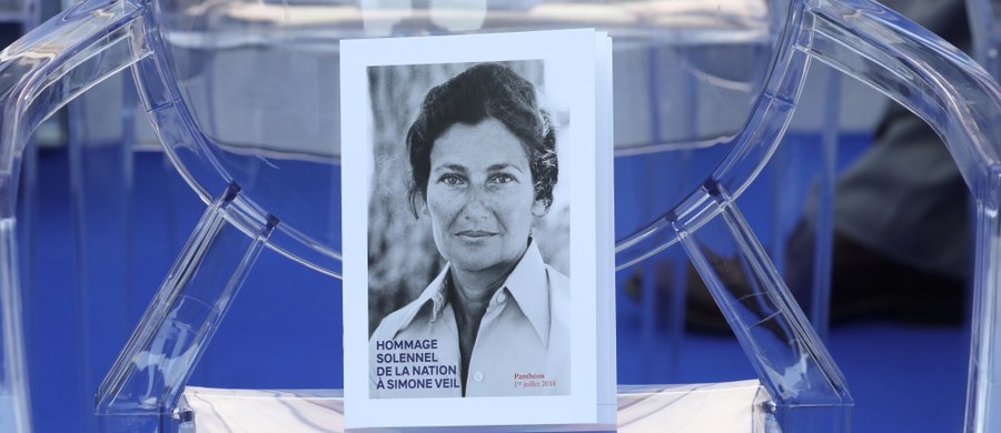 Zmarła rok temu była przewodnicząca Parlamentu Europejskiego i była więźniarka obozu Auschwitz-Birkenau Simone Veil spoczęła w niedzielę wraz z mężem Antoine'em w Panteonie - świeckiej paryskiej nekropolii wielkich Francuzów. Podczas ceremonii, w której uczestniczyły tysiące ludzi, prezydent Francji Emmanuel Macron podkreślił, że decyzja o umieszczeniu zmarłej w wieku 89 lat Veil w Panteonie była decyzją "wszystkich Francuzów".