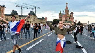 Mundial 2018: Huk klaksonów i powiewające flagi w centrum Moskwy  