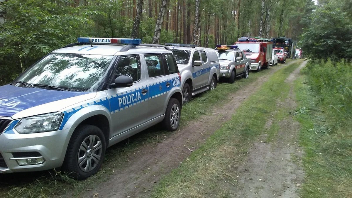 Mieszkanka Osińca zaginęła w środę. Od czwartku poszukiwała jej policja. Ciało kobiety znaleziono w zagajniku w pobliżu miejscowości Powidz - Osiedle. Okoliczności jej śmierci wyjaśni prokuratura.