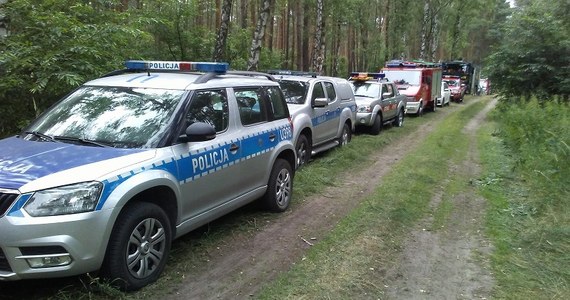 Mieszkanka Osińca zaginęła w środę. Od czwartku poszukiwała jej policja. Ciało kobiety znaleziono w zagajniku w pobliżu miejscowości Powidz - Osiedle. Okoliczności jej śmierci wyjaśni prokuratura.