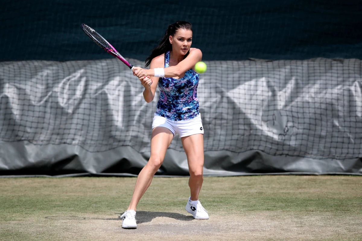 Na trawiastych kortach w Londynie rozpoczął się kolejny wielkoszlemowy Wimbledon. W singlowej stawce turnieju zobaczymy dwie Polki – Agnieszkę Radwańską i Magdę Linette. W singlu mężczyzn wystąpi Hubert Hurkacz. O szansach Polaków w tegorocznym turnieju z dyrektorem klubu tenisowego Górnik Bytom Dariuszem Łukaszewskim rozmawiał Wojciech Marczyk. 