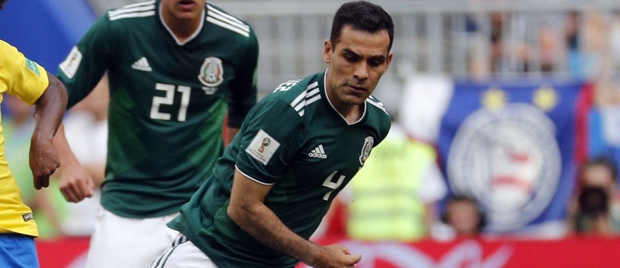 Meksykanin Rafael Marquez, grający od pierwszej minuty w meczu 1/8 finału mistrzostw świata z Brazylią w Samarze, został pierwszym w historii piłkarzem, który znalazł się w podstawowej jedenastce swojej drużyny na pięciu różnych mundialach.