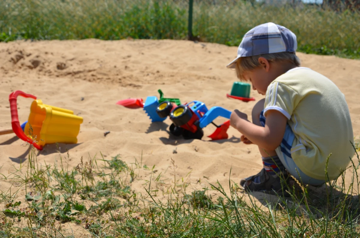 We wrześniu tego roku Parlament Europejski ma uchwalić wprowadzenie czteromiesięcznych płatnych urlopów rodzicielskich dla ojców. Nie będzie mogła go wziąć matka, więc jeśli ojciec zrezygnuje - urlop przepadnie.