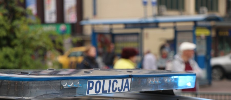 Policja przedstawiła zarzuty 33-latkowi, którego 10-letni syn potrącił samochodem 7-latka. W czasie zdarzenia ojciec sprawcy wypadku był pod wpływem alkoholu i siedział na fotelu pasażera obok syna.