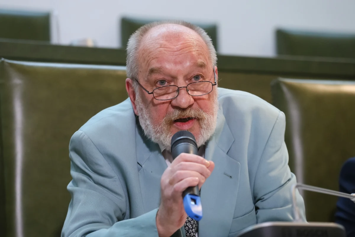 ​Od środy Sądem Najwyższym kierować ma najstarszy stażem sędzia Józef Iwulski. Według prezydenckiego ministra Pawła Muchy, dotychczasowa pierwsza prezes Małgorzata Gersdorf zgodnie z ustawą, po ukończeniu 65 lat, nie ubiegała się o możliwość dalszego orzekania i tym samym przechodzi w stan spoczynku. 