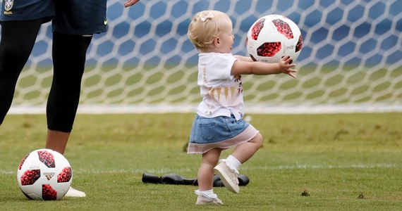 Piłkarze reprezentacji Brazylii, którzy zagrali w małym wymiarze czasowym lub wcale w poniedziałkowym meczu z Meksykiem (2:0) w 1/8 finału mistrzostw świata w Rosji, wzięli udział w treningu wyrównawczym. Na boisku pojawiły się dzieci, a na trybunach żony zawodników.