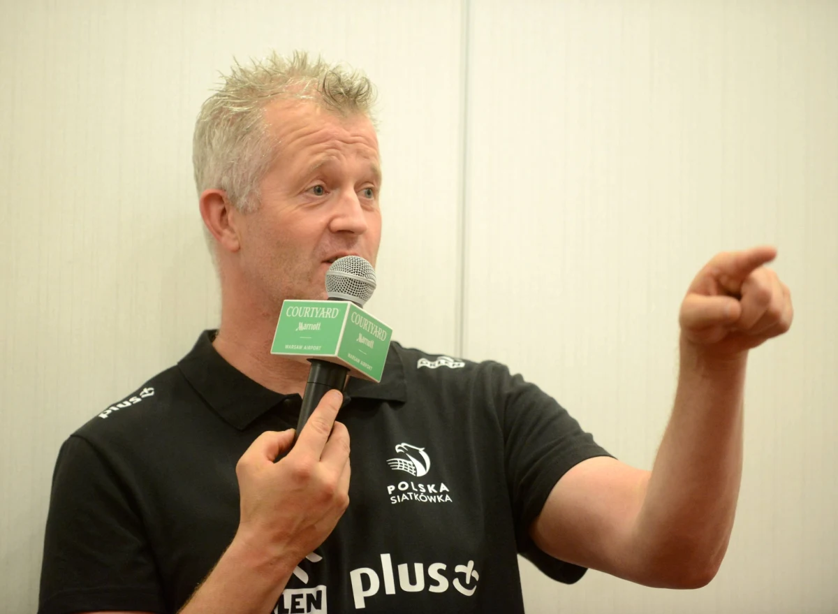 Polscy siatkarze zainaugurują dziś rywalizację w turnieju finałowym pierwszej edycji Ligi Narodów. Biało-czerwoni o godz. 18 zmierzą się w meczu grupy B w Lille z mistrzami Europy i złotymi medalistami olimpijskimi z Londynu - Rosjanami.