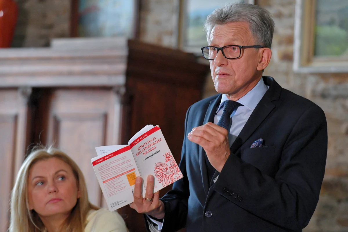 ​W tej chwili w Polsce nie ma Pierwszego Prezesa Sądu Najwyższego. Ta funkcja pozostaje nieobsadzona - tak w rozmowie z RMF FM mówi Stanisław Piotrowicz, poseł Prawa i Sprawiedliwości i główny organizator aktualnych zmian w sądownictwie.