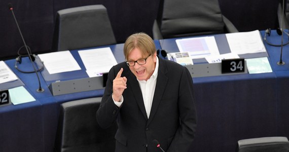 ​Wiceszef PE Zdzisław Krasnodębski i europoseł Marek Jurek napisali list do szefa PE Antonio Tajaniego, w którym domagają się interwencji w sprawie "niestosownych, obrażających Polaków" wypowiedzi lidera liberałów w PE Guya Verhofstadta, które padły na sesji PE.
