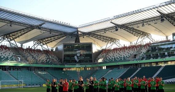 Król strzelców ubiegłego sezonu piłkarskiej ekstraklasy Hiszpan Carlitos przeniesie się z Wisły Kraków do zespołu mistrza Polski Legii Warszawa. Zdobywca 24 ligowych bramek w czwartek ma podpisać ze stołecznym klubem kontrakt. Wcześniej przejdzie testy medyczne.