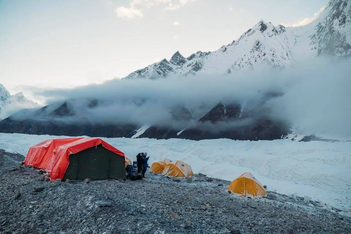 Nie będzie zdobycia Gaszerbruma II i aklimatyzacji na tym ośmiotysięczniku. Powodem są bardzo obfite opady śniegu i duże zagrożenie lawinowe.