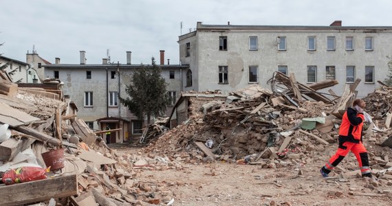 Prokuratura Okręgowa w Świdnicy na Dolnym Śląsku umorzyła śledztwo ws. katastrofy budowlanej w Świebodzicach. 8 kwietnia 2017 roku pod gruzami kamienicy zginęło sześć osób.