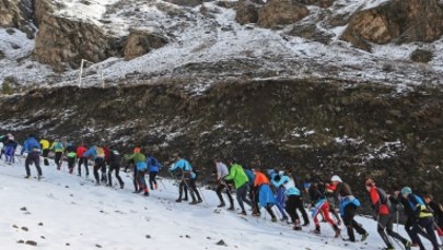 Kilka tysięcy turystów utknęło pod Elbrusem. Główna droga jest podtopiona