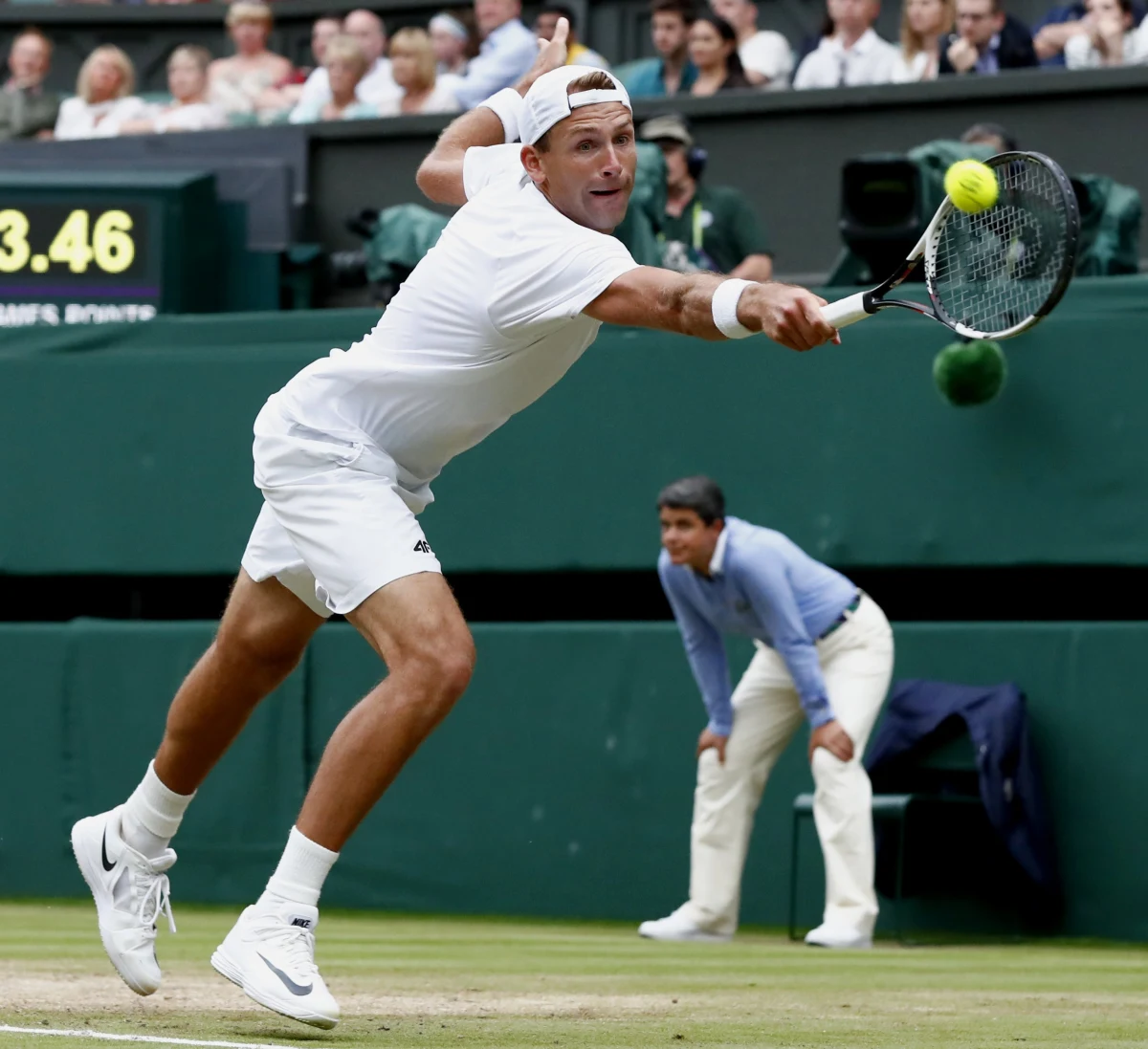 Łukasz Kubot i Brazylijczyk Marcelo Melo pokonali tenisistów gospodarzy Luke'a Bambridge'a i Jonny'ego O'Marę 6:4, 6:3, 7:5 i awansowali do drugiej rundy debla w wielkoszlemowym turnieju w Wimbledonie.