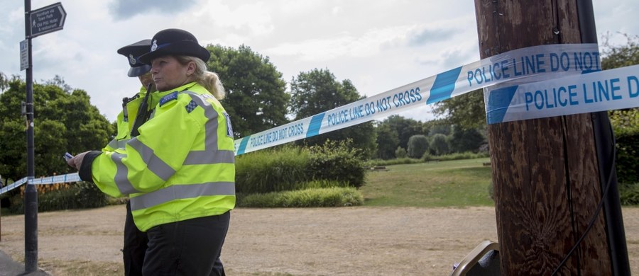 ​Brytyjska policja poinformowała, że ofiary zatrucia środkiem chemicznym Nowiczok zetknęły się z nim przez dotknięcie skażonego przedmiotu. Nie ustalono jeszcze, czy była to ta sama substancja, która została użyta w ataku na Siergieja Skripala.