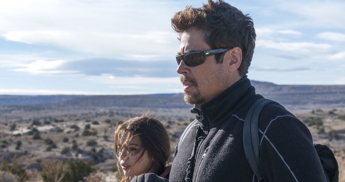 Chociaż Benicio del Toro nieustannie gra w filmach o biznesie narkotykowym, to prywatnie nie bierze nawet aspiryny, o piciu alkoholu nie wspominając. Kreuje role czarnych charakterów, a chętnie wystąpiłby w musicalu...