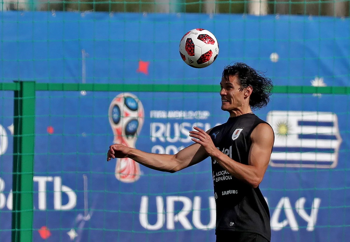 Edinson Cavani nie zagra w podstawowym składzie w dzisiejszym meczu z Francją. Brak napastnika reprezentacji Urugwaju będzie ogromną wyrwą w wyjściowym składzie drużyny z Ameryki Południowej. Cavani od lat jest gwiazdą drużyny i tworzy znakomity duet z Luisem Suarezem. A w Europie zaczynał u boku Radosława Matusiaka.