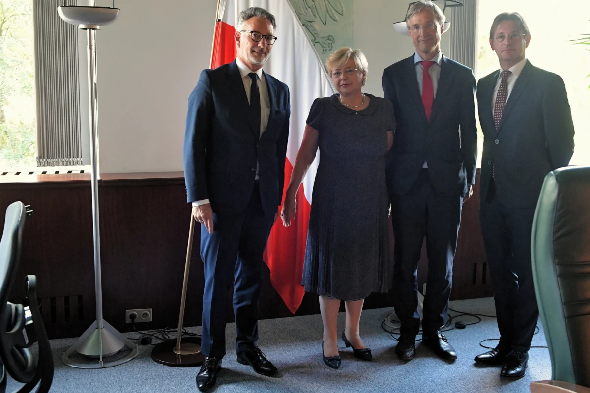 ​Jesteśmy dzisiaj w Polsce, aby okazać moralne wsparcie polskim sędziom - powiedział w piątek prezes Sądu Najwyższego Holandii Maarten Feteris po spotkaniu z prof. Małgorzatą Gersdorf. Według niego sytuacja  sądownictwa w Polsce od zeszłego roku pogorszyła się.