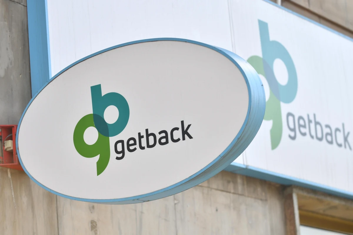 ​Sąd Rejonowy dla Warszawy-Śródmieścia zdecydował o trzymiesięcznym areszcie dla dwóch osób zatrzymanych przez CBA w związku z zarzutami korupcyjnymi w GetBack. Wobec pozostałych dwojga pozwolił na wpłatę poręczenia. O areszt wobec zatrzymanych wniosła do sądu Prokuratura Regionalna w Warszawie. Wobec piątej zatrzymanej osoby - Dariusza S. - prokuratura uznała, że wystarczające będzie poręczenie majątkowe w wysokości 1 mln zł, zakaz opuszczania kraju i dozór policji - powiedziała rzeczniczka prasowa tej prokuratury Agnieszka Zabłocka-Konopka.