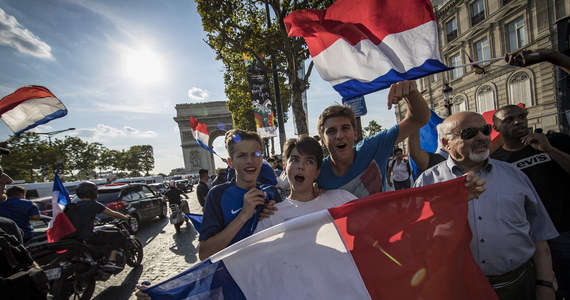 Po piątkowym zwycięstwie Francji z Urugwajem 2:0 w ćwiercfinale piłkarskich mistrzostw świata francuski prezydent Emmanuel Macron oświadczył, że wybiera się do Rosji na mecz półfinałowy z udziałem Francuzów.