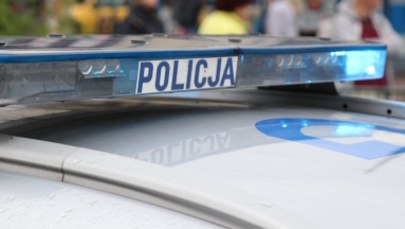 Lublin: Samochód uderzył w słup. Dwoje pasażerów nie żyje, wypadli z auta