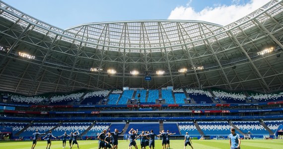 Zaproszenie na kolację albo wizyta u szwedzkiego producenta mebli - to stawka, o jaką założyli się dwaj słynni piłkarze Zlatan Ibrahimovic i David Beckham, obstawiający zwycięstwa swoich drużyn w sobotnim ćwierćfinale mistrzostw świata w Rosji.