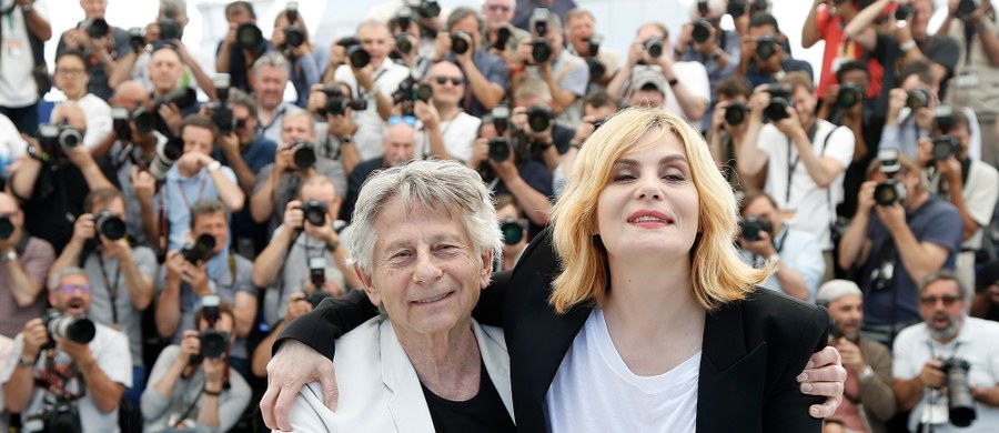 ​Francuska aktorka Emmanuelle Seigner, prywatnie żona reżysera Romana Polańskiego, odrzuciła propozycję członkostwa wystosowaną przez Amerykańską Akademię Sztuki i Wiedzy Filmowej na znak protestu wobec sposobu, w jaki Akademia potraktowała jej męża.